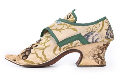 Lot 70 - A fine pair of matching Spitalfields brocaded...
