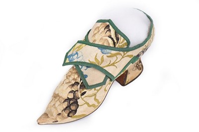 Lot 70 - A fine pair of matching Spitalfields brocaded...