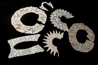 Lot 423 - A good general group of lace, mainly late 19th...