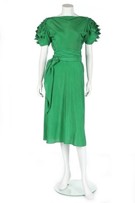 Lot 89 - A Jeanne Lanvin couture emerald silk crêpe de...