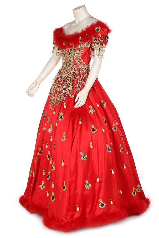 Lot 39 - A bespoke red satin and marabou feather...