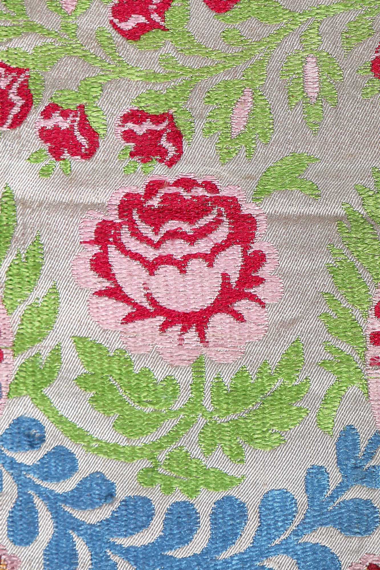 Lot 37 - A fine Spitalfields ivory silk stole, 1810-20