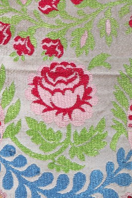 Lot 37 - A fine Spitalfields ivory silk stole, 1810-20