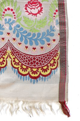 Lot 37 - A fine Spitalfields ivory silk stole, 1810-20