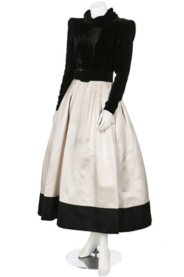 Lot 177 - A Valentino Garavani couture black velvet and ivory satin evening gown, Autumn-Winter 1986/87