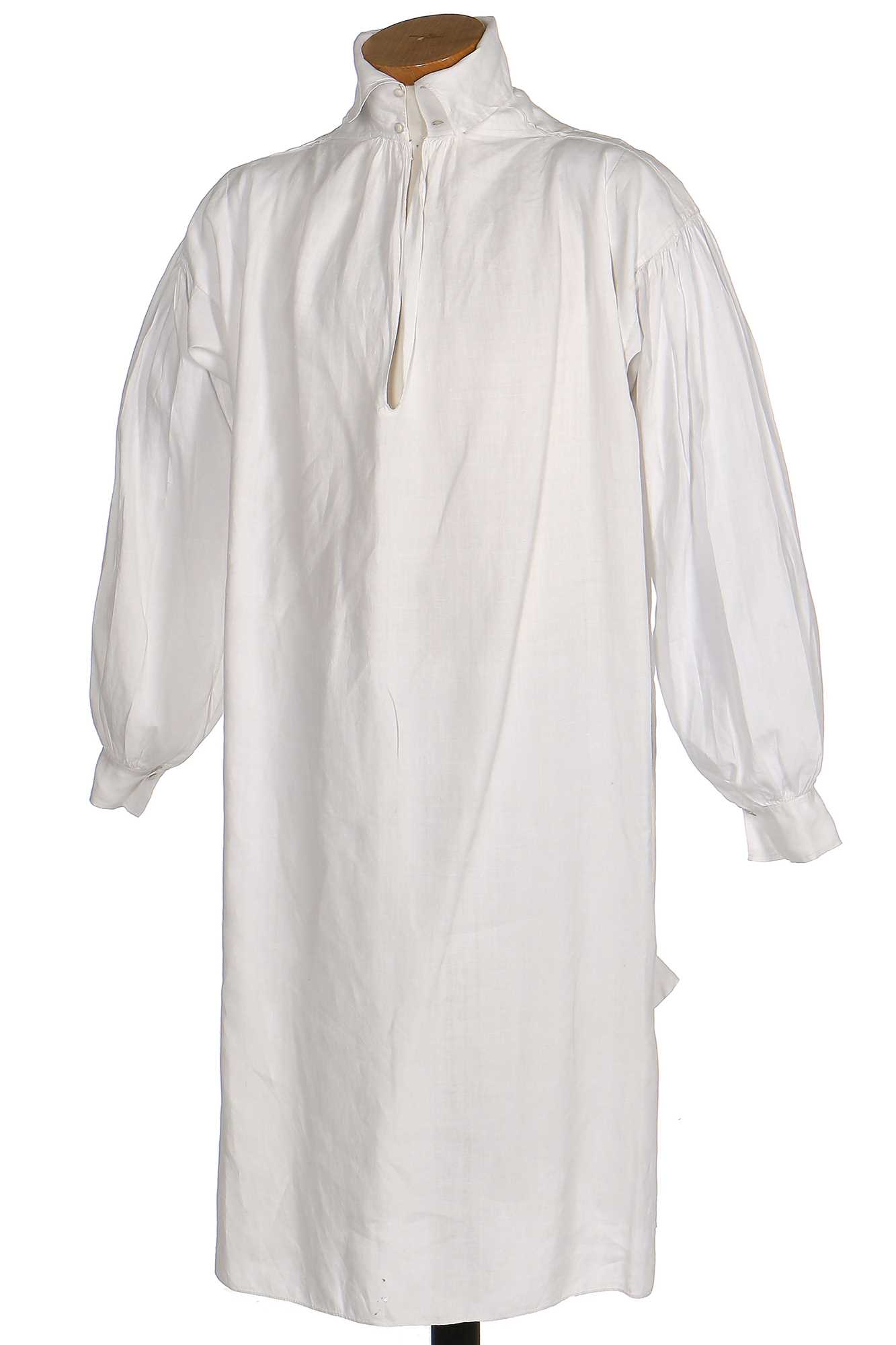 Lot 41 - A fine gentleman's linen shirt, circa 1810