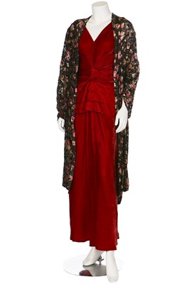 Lot 32 - A devoré velvet and lamé evening coat, 1930s