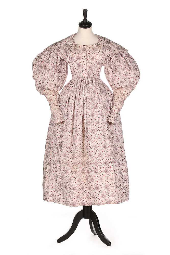 Lot 88 - A printed cotton day dress and matching fichu,...
