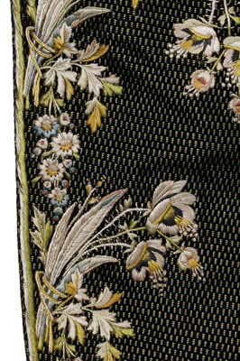 Lot 34 - A gentleman's finely-embroidered tailcoat, 1780s