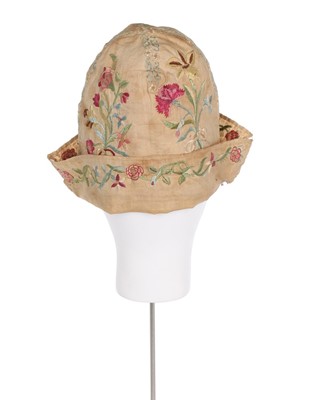 Lot 80 - A gentleman's embroidered linen undress cap,...