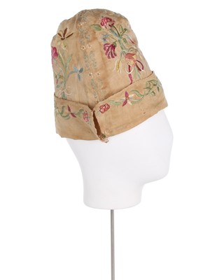 Lot 80 - A gentleman's embroidered linen undress cap,...