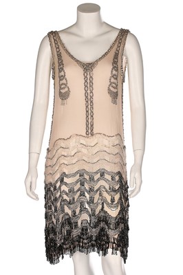 Lot 117 - A couture beaded oyster chiffon 'flapper'...