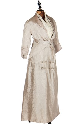 Lot 21 - A group of Edwardian summer whites, 1900-1910s
