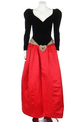 Lot 180 - An Oscar de la Renta velvet and satin ballgown, circa 1990