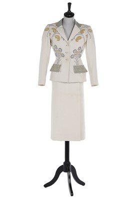 Lot 141 - A Carven couture appliquéd summer suit, circa...