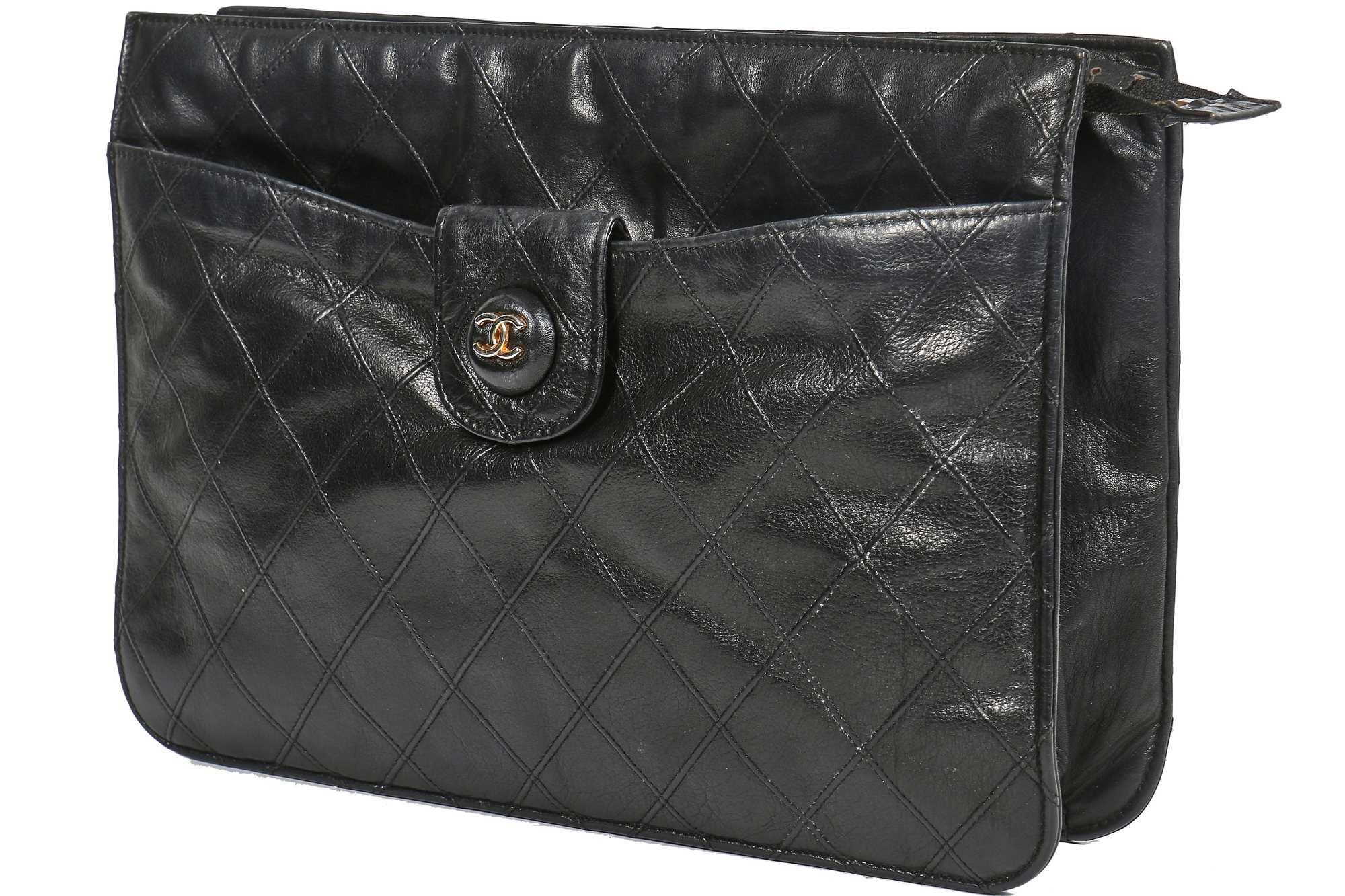 Lot 13 - A Chanel quilted black lambskin leather pochette, 1986-88
