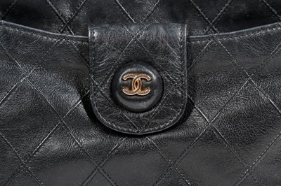 Lot 13 - A Chanel quilted black lambskin leather pochette, 1986-88