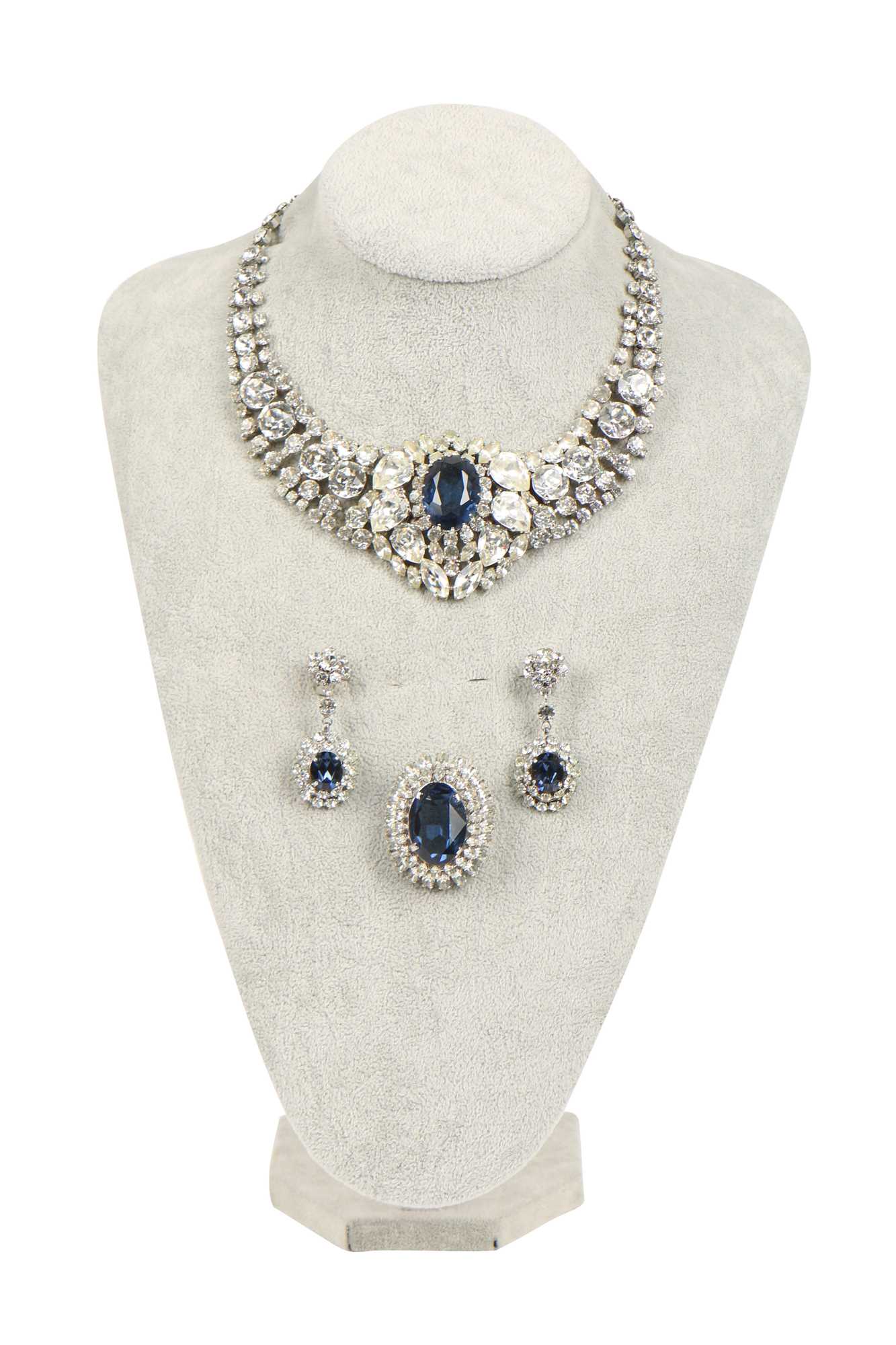 Lot 26 - A fine and rare Dior parure of cut brilliants, 1969