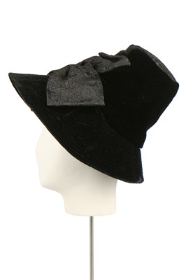 Lot 85 - A Christian Dior velvet hat, late 1950s-early 1960s