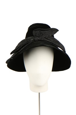 Lot 85 - A Christian Dior velvet hat, late 1950s-early 1960s