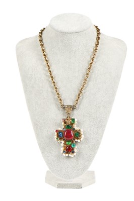 Lot 14 - A fine Chanel gilt chain necklace with large bejewelled crucifix pendant, 1971-1981