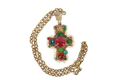 Lot 14 - A fine Chanel gilt chain necklace with large bejewelled crucifix pendant, 1971-1981