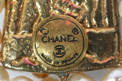Lot 14 - A fine Chanel gilt chain necklace with large bejewelled crucifix pendant, 1971-1981