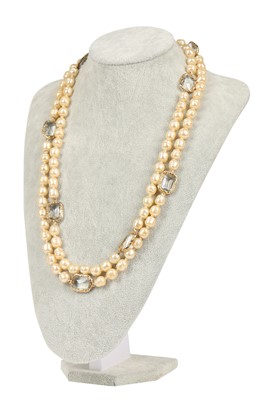 Lot 17 - A fine Chanel 'pearl' sautoir, 1981