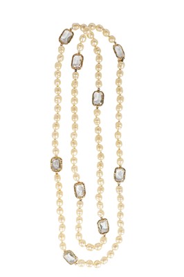 Lot 17 - A fine Chanel 'pearl' sautoir, 1981