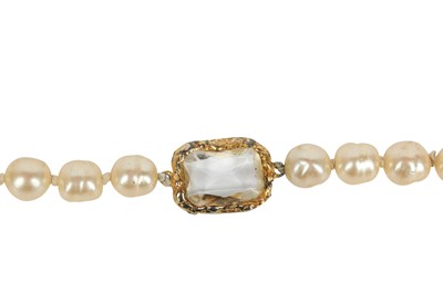 Lot 17 - A fine Chanel 'pearl' sautoir, 1981