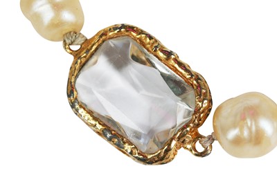 Lot 17 - A fine Chanel 'pearl' sautoir, 1981