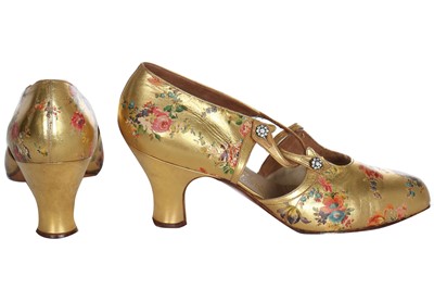 Lot 66 - A fine pair of Albertin gold leather evening shoes, circa 1928