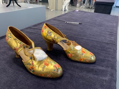 Lot 66 - A fine pair of Albertin gold leather evening shoes, circa 1928