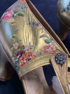 Lot 66 - A fine pair of Albertin gold leather evening shoes, circa 1928
