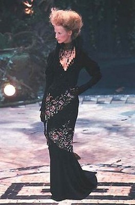 Lot 223 - A Givenchy haute couture by Alexander McQueen beaded evening skirt, Autumn-Winter 1998