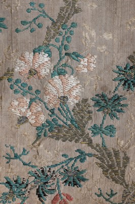 Lot 37 - A fine gentleman's silk banyan, circa 1830