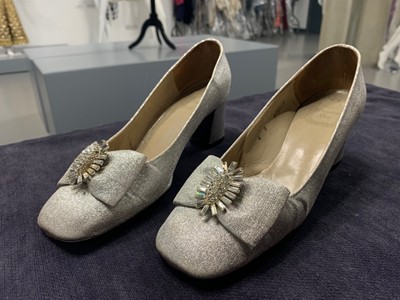 Lot 94 - A pair of Dior silver lurex shoes, circa 1966
