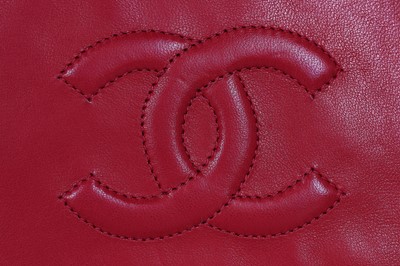 Lot 6 - A Chanel fire-engine-red lambskin leather handbag, 1986-88