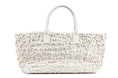 Lot 134 - A Bottega Veneta eggshell-white leather bag, modern