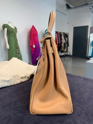 Lot 67 - An Hermès cognac graine calf leather Kelly 35, 1993