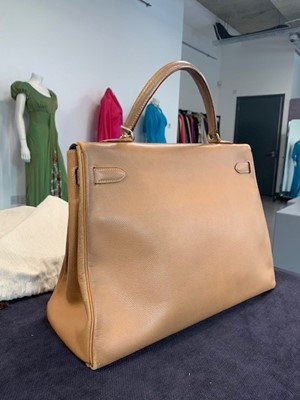 Lot 67 - An Hermès cognac graine calf leather Kelly 35, 1993