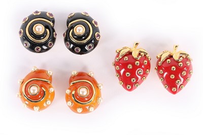 Lot 149 - Two pairs of Kenneth Jay Lane resin 'shell'...