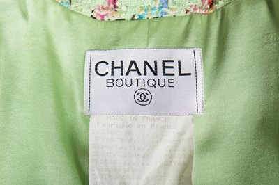 Lot 19 - A Chanel pink and green houndstooth tweed suit, Spring-Summer 1995