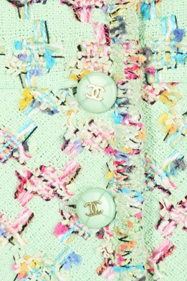 Lot 19 - A Chanel pink and green houndstooth tweed suit, Spring-Summer 1995