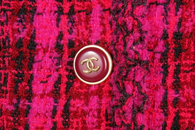 Lot 20 - A Chanel fuchsia-pink and black tweed suit, Autumn-Winter 1995-96