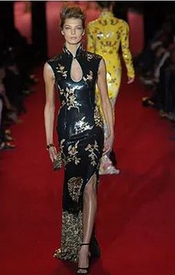 Lot 440 - An Yves Saint Laurent by  Tom Ford fully-sequined silk evening gown, Autumn-Winter 2004