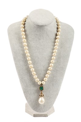 Lot 39 - A Chanel baroque pearl beaded necklace, 1980s
