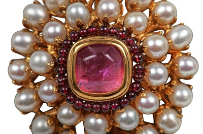 Lot 68 - A Robert Goossens brooch, 1980s
