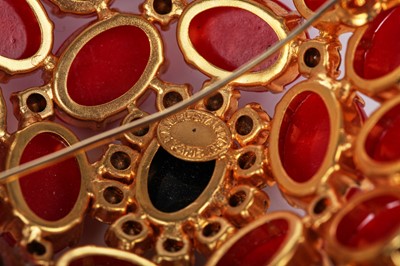 Lot 68 - A Robert Goossens brooch, 1980s