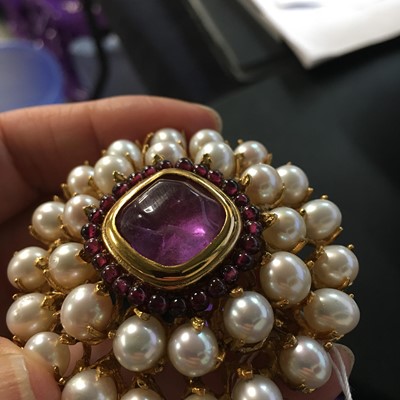 Lot 68 - A Robert Goossens brooch, 1980s